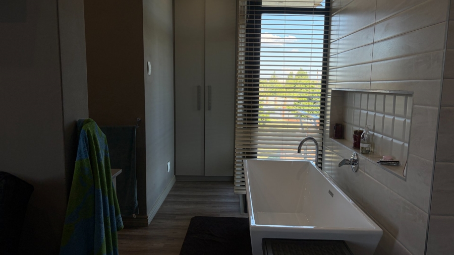 4 Bedroom Property for Sale in Grimbeeck Park North West